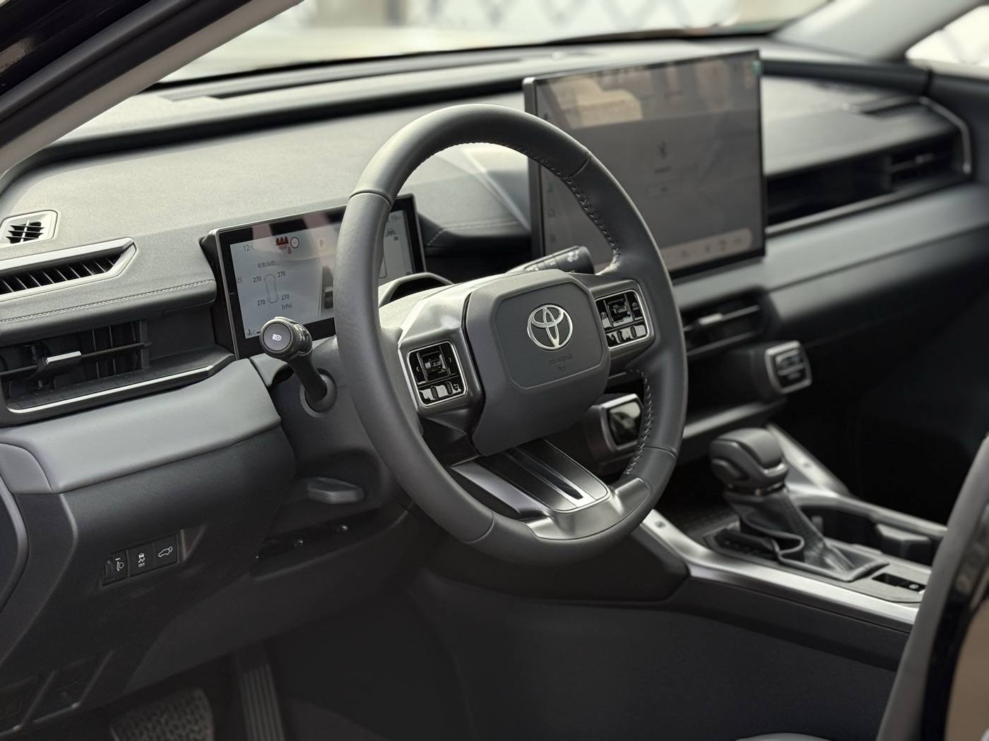 Toyota RAV4 — привоз с аукциона Японии, готов к выдаче
